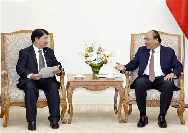 Prime Minister Nguyen Xuan Phuc (R) hosts Nicaraguan Foreign Minister Denis Moncada in Hanoi on September 6.