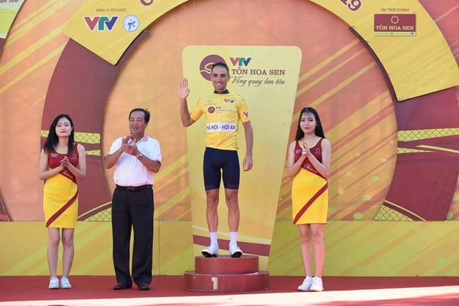 Cyclist Loic Desriac of the Bike Life Dong Nai wins the yellow jersey (Source: thethao.thanhnien.vn)