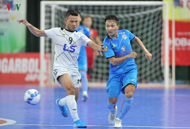 Thắng Kardiachain Sài Gòn 1-0, Thái Sơn Nam (trắng) bảo vệ ngôi đầu bảng.