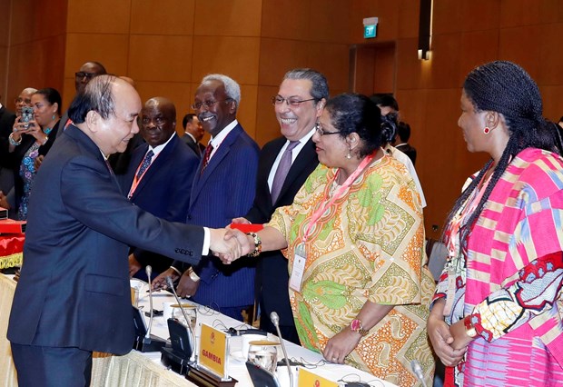 Prime Minister Nguyen Xuan Phuc (L) meets with ambassadors of Middle East and African countries 