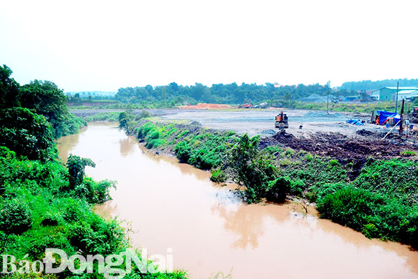 Sông Buông có nguy cơ bị đe dọa bởi các hoạt động khai thác đá của cụm mỏ Tân Cang, phường Phước Tân, TP.Biên Hòa. Ảnh: Q. Nhi