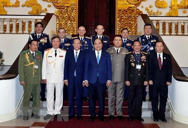 Prime Minister Nguyen Xuan Phuc (fourth from left) and heads of delegations to ASEANAPOL 39.