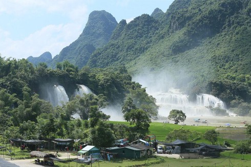 Ban Gioc waterfall in Cao Bang province (Photo: Vinh Phong/VOV)