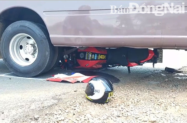 Mô tô phân khối lớn gây tai nạn, người điều khiển thoát chết hy hữu