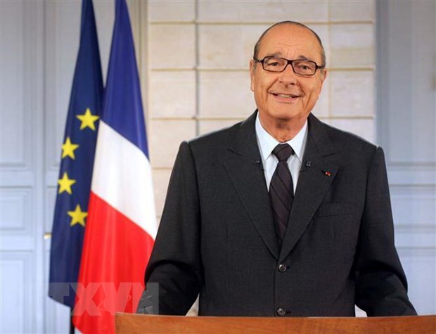 Cựu Tổng thống Pháp Jacques Chirac trong bài phát biểu được truyền hình trên toàn quốc tại Paris. (Ảnh: AFP/TTXVN)