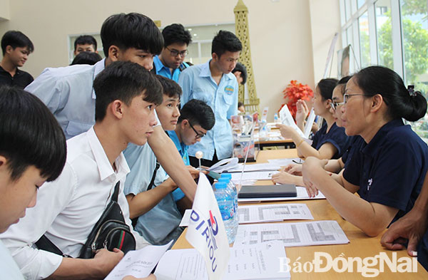 Các doanh nghiệp đến tận Trường cao đẳng công nghệ quốc tế Lilama 2 để tuyển dụng lao động khi sinh viên còn chưa tốt nghiệp