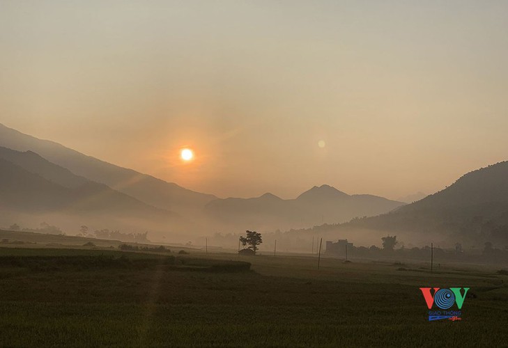 Scenic views of the sunrising above the Tu Le paddy fields.