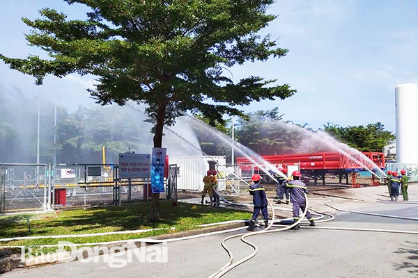 Diễn tập chữa cháy tại huyện Nhơn Trạch