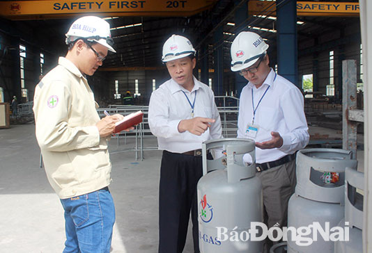 Đoàn kiểm tra liên ngành của tỉnh kiểm tra công tác an toàn vệ sinh lao động tại Nhà máy cơ khí Hòa Hiệp (Khu công nghiệp Nhơn Trạch 2, huyện Nhơn Trạch) 