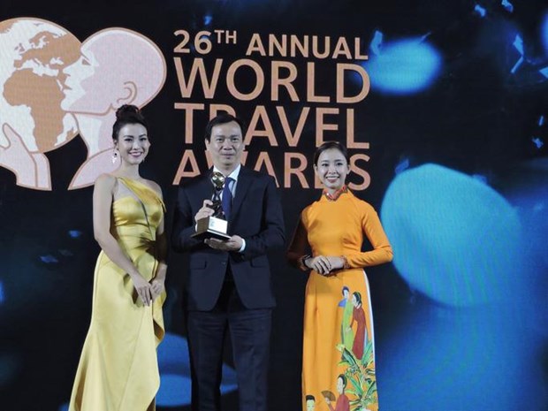 Vietnam's representatives receive the awards at the event (Source: https://nld.com.vn)