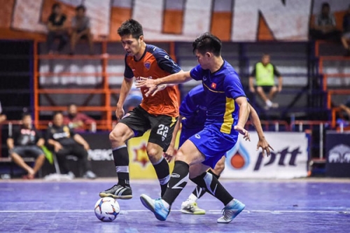 ĐT futsal Việt Nam (áo xanh) hòa với ĐKVĐ Giải futsal Thái Lan Thai Port.