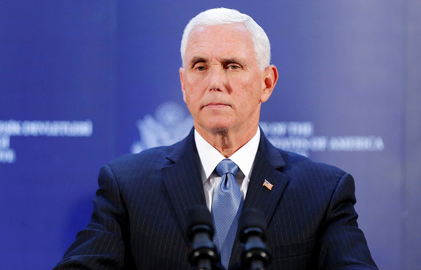 Phó tổng thống Mỹ Mike Pence họp báo tại Đại sứ quán Mỹ ở thủ đô Ankara, Thổ Nhĩ Kỳ ngày 17-10 - Ảnh: REUTERS