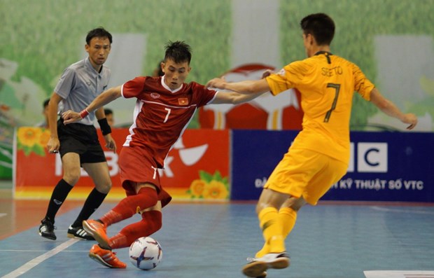 Vietnam (red) defeated Australia 2-0 in the futsal match in HCM City on October 21 (Photo: VNA)