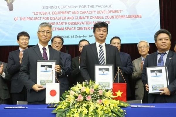 Delegates at the signing ceremony.