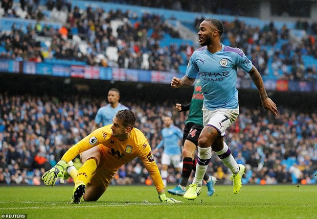  Sterling tiếp tục ghi bàn giúp Man City chiến thắng.