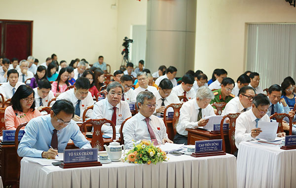 Các đại biểu tham dự kỳ họp thứ 12