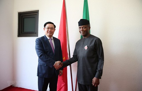 Deputy Prime Minister Vuong Dinh Hue  (L) and Nigerian Vice President Yeni Osinbajo