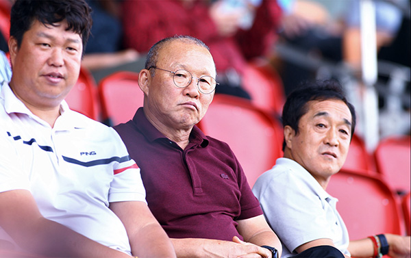 HLV Park vào sông Hàn "đãi cát tìm vàng"