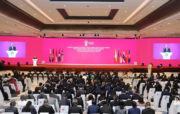  Thủ tướng Nguyễn Xuân Phúc phát biểu tại Lễ bế mạc Hội nghị Cấp cao ASEAN 35 và tiếp nhận vai trò Chủ tịch ASEAN của Việt Nam năm 2020. (Ảnh: Thống Nhất/TTXVN)