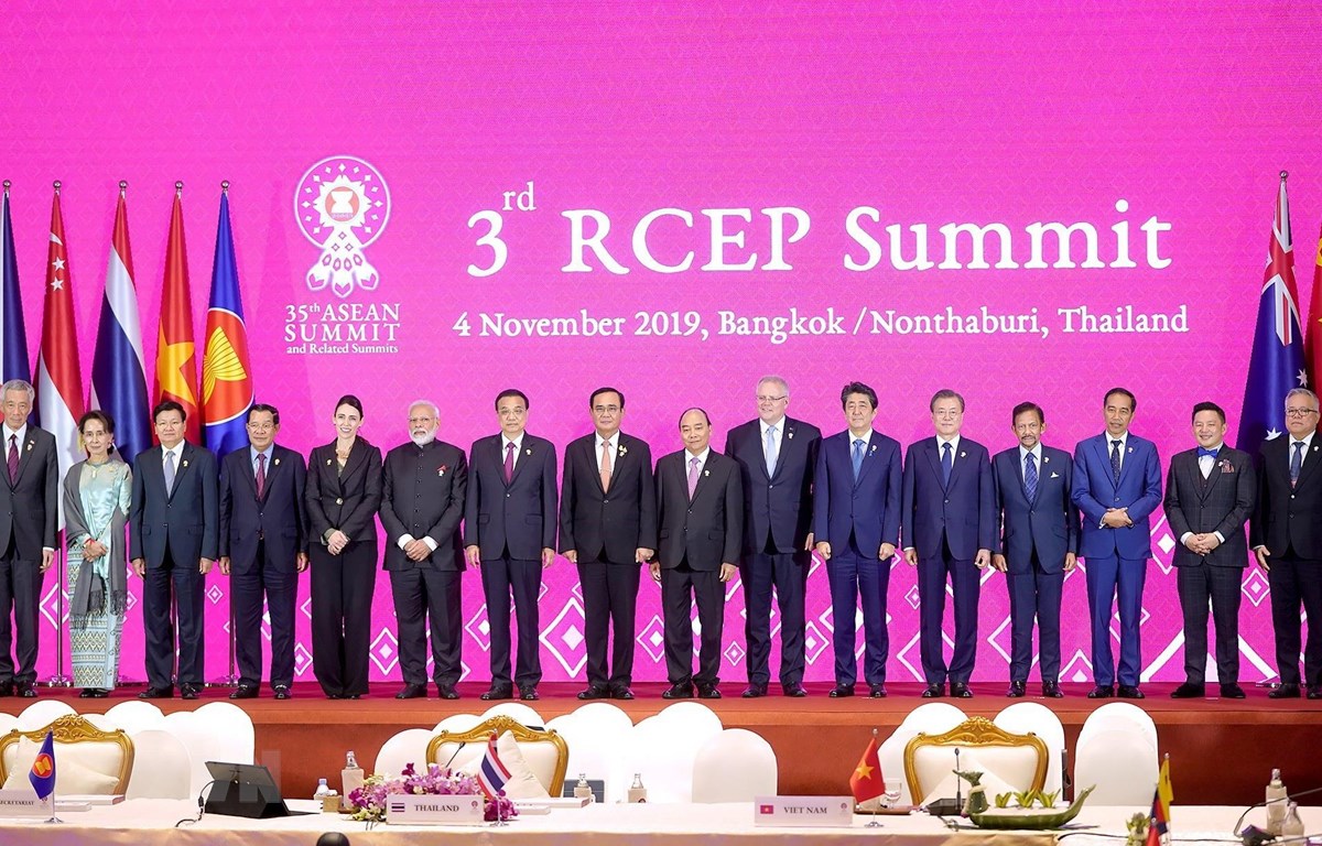 Lãnh đạo các nước tham dự Hội nghị Cấp cao Hiệp định Đối tác Kinh tế Toàn diện Khu vực (RCEP) lần thứ 3. (Ảnh: Thống Nhất/TTXVN)
