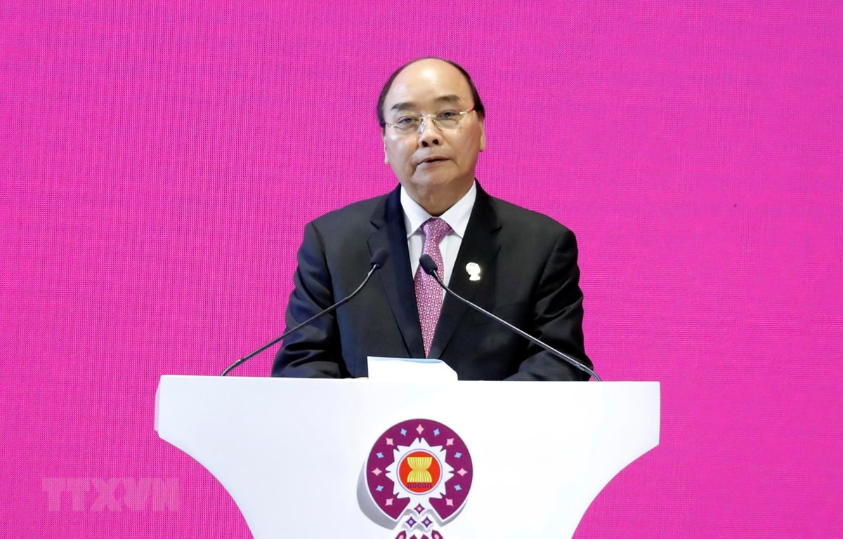 Thủ tướng Nguyễn Xuân Phúc phát biểu tại Lễ bế mạc Hội nghị Cấp cao ASEAN 35 và tiếp nhận vai trò Chủ tịch ASEAN của Việt Nam năm 2020. (Ảnh: Thống Nhất/TTXVN)
