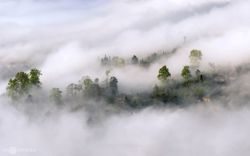 During particularly chilly days, temperatures can drop to between zero and five degrees Celsius, while local valleys and villages are left engulfed in a sea of clouds.