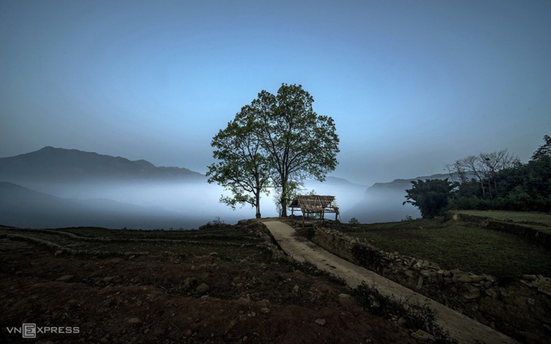 An image of the scenic views of white clouds from Choan Then village during the late afternoon. Local residents often refer to this are as "Y Ty park", or "Choan Then park".