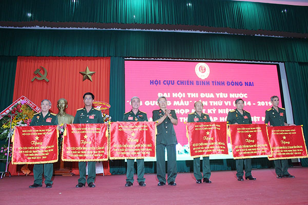 Trung ương Hội CCB Việt Nam tặng Cờ thi đua xuất sắc cho Hội CCB Việt Nam tỉnh Đồng Nai và các đơn vị thuộc tỉnh Đồng Nai