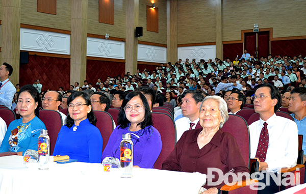 Phó chủ tịch UBND tỉnh Nguyễn Hòa Hiệp cùng lãnh đạo các tỉnh, thành phố khu vực phía Nam tham dự buổi lễ