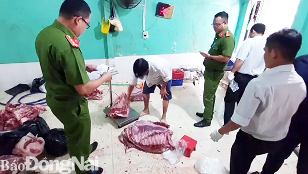 Lực lượng Cảnh sát môi trường Công an tỉnh phát hiện một cơ sở giết mổ trái phép tại TP.Biên Hòa