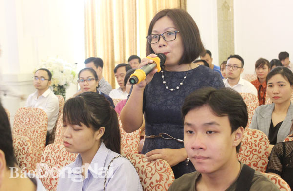 Doanh nghiệp kiến nghị tháo gỡ vướng mắc tại một hội thảo của Cục Thuế Đồng Nai. Ảnh: k.minh