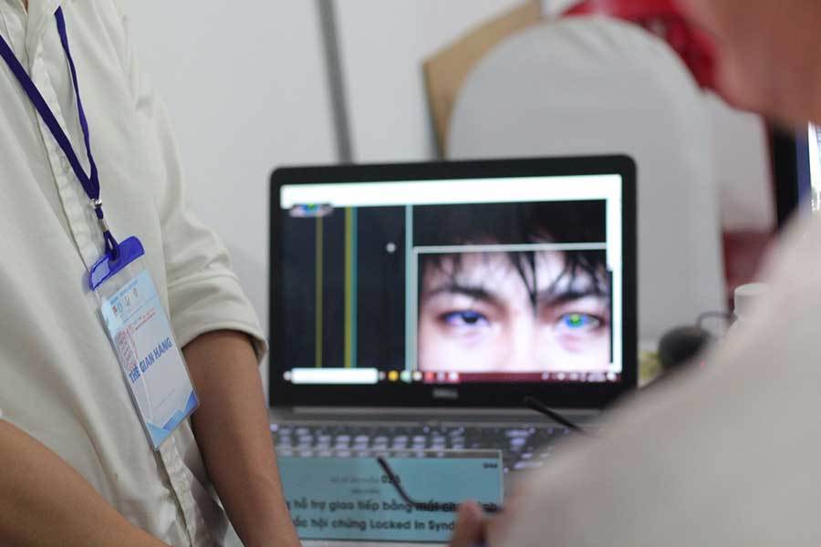 VN students design system helping patients communicate with eye movement