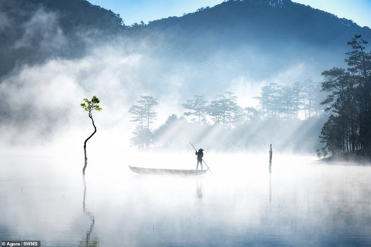 Named among the best 50 images is Tuyen Lam Lake, taken by Vietnamese photographer @anhtrungqng.