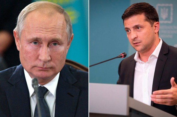 Tổng thống Nga Vladimir Putin (phải) và người đồng cấp Ukraine Volodymyr Zelenskiy. (Nguồn: AP)