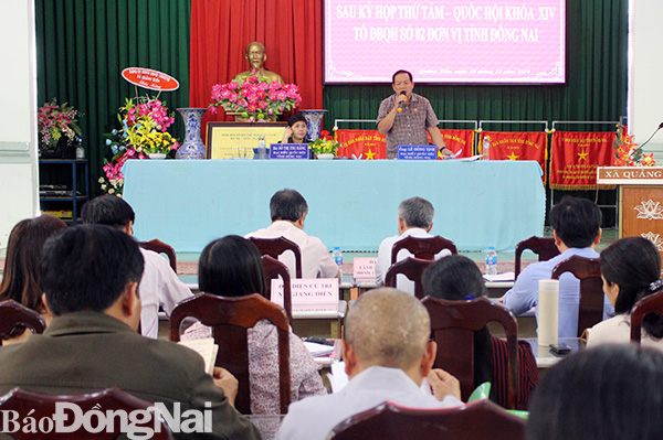 Đại biểu Lê Hồng Tịnh, Phó chủ nhiệm Ủy ban Khoa học, công nghệ và môi trường của Quốc hội trả lời cử tri