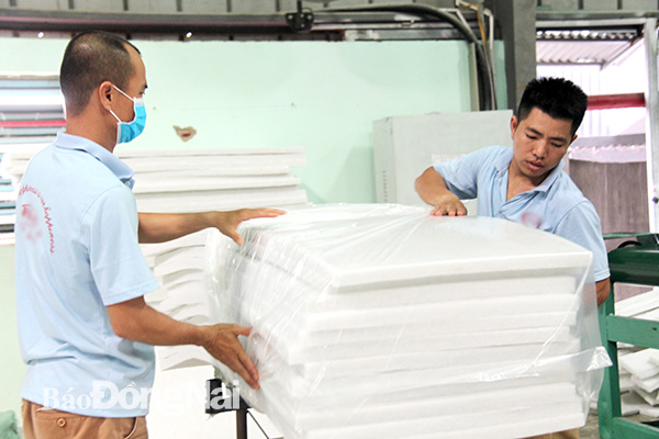 Lãi vay giảm nhẹ, điều kiện vay vẫn khó