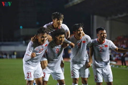 Vietnam beat Singapore 1-0, remain atop Group B