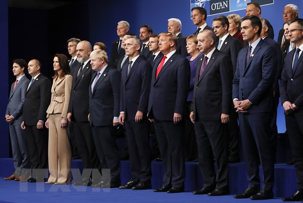 Các nhà lãnh đạo tham dự Hội nghị thượng đỉnh NATO ngày 4-12. (Ảnh: AFP/TTXVN)