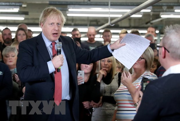 Thủ tướng Anh Boris Johnson phát biểu trong chiến dịch vận động tranh cử của Đảng Bảo thủ tại Matlock, miền Trung Anh ngày 5-12. (Ảnh: AFP/TTXVN)