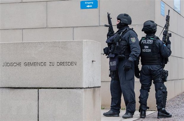 Cảnh sát gác tại khu vực Dresden, Đức, ngày 9-10-2019. (Nguồn: AFP/TTXVN)