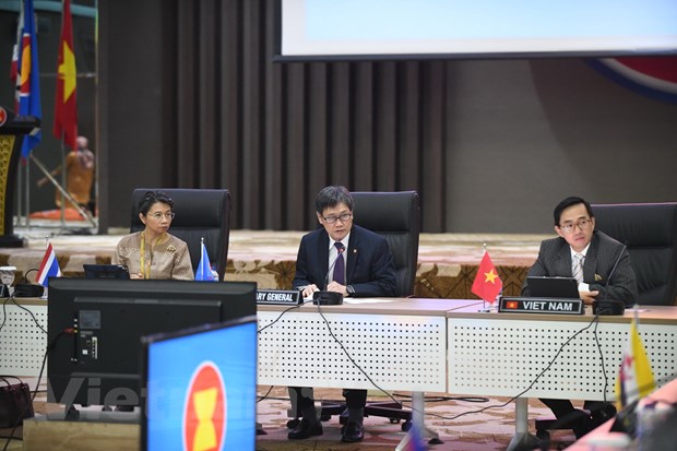  Đại sứ, Trưởng Phái đoàn Thường trực Việt Nam tại ASEAN Trần Đức Bình phát biểu tại biểu họp báo. (Ảnh: Hữu Chiến/Vietnam+)