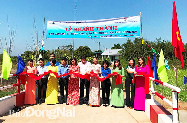 Humanitarian bridge put into use in Tan Phu