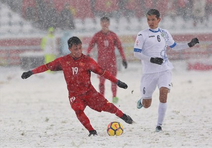 Vietnamese footballer Nguyen Quang Hai (No. 19)