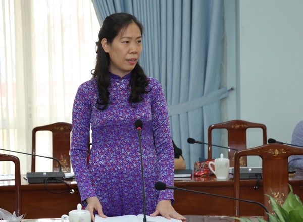 Đồng chí Bùi Thị Yến phát biểu sau khi nhận quyết định bổ nhiệm Phó ban Tổ chức Tỉnh ủy
