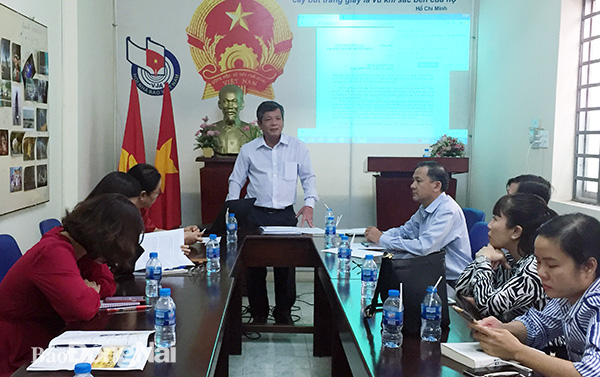 Chủ tịch Hội Nhà báo tỉnh, Tổng biên tập Báo Đồng Nai Nguyễn Tôn Hoàn chủ trì buổi bình chọn 10 sự kiện tiêu biểu năm 2019