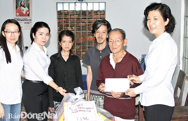 Để mọi người đều có Tết