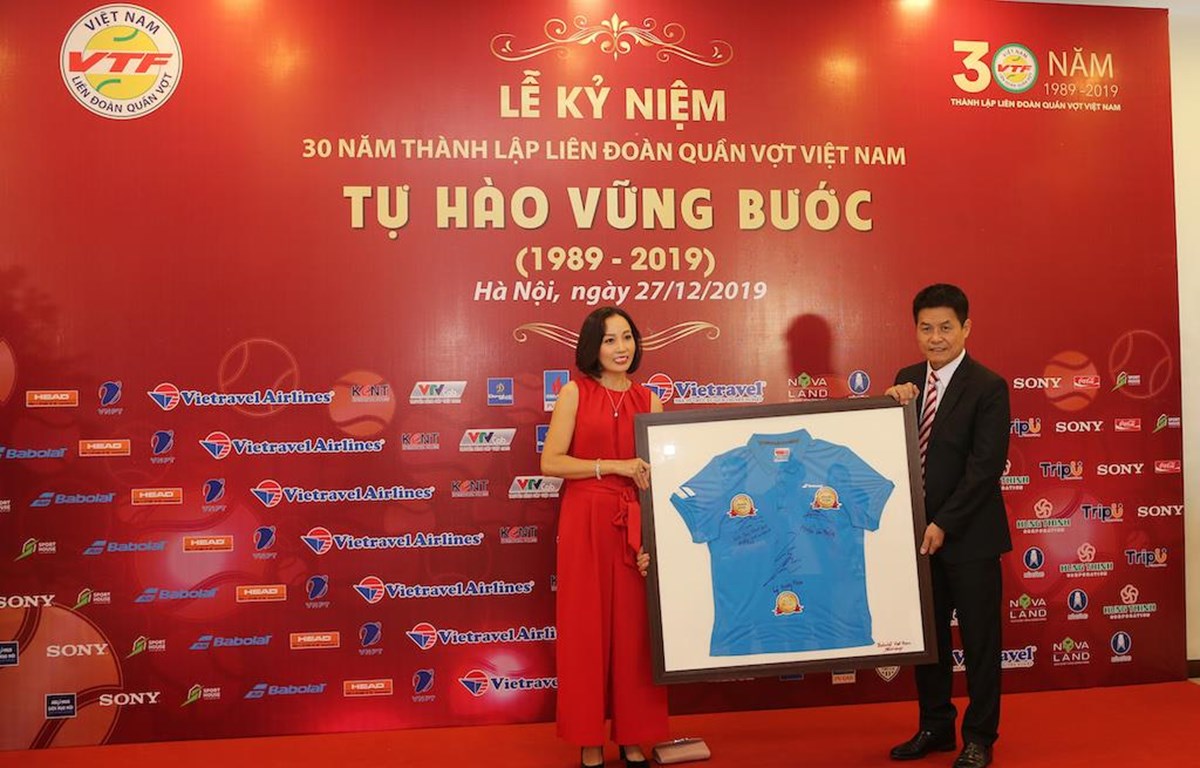 Liên đoàn Quần vợt Việt Nam nhận tài trợ 'khủng' từ Vietravel Airlines