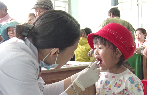 Providing free healthcare to needy people in Dinh Quan district