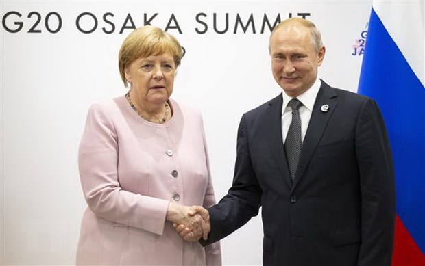 Thủ tướng Đức Angela Merkel (trái) và Tổng thống Nga Vladimir Putin tại cuộc gặp ở Osaka, Nhật Bản ngày 29-6-2019. (Nguồn: AFP/TTXVN)