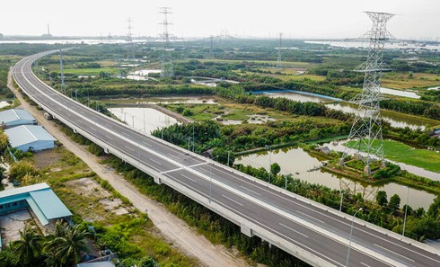 A section of the Long Thanh - Ben Luc Expressway which connects Ho Chi Minh City with the southern provinces of Long An and Dong Nai. Photo by VnExpress/Quynh Tran.